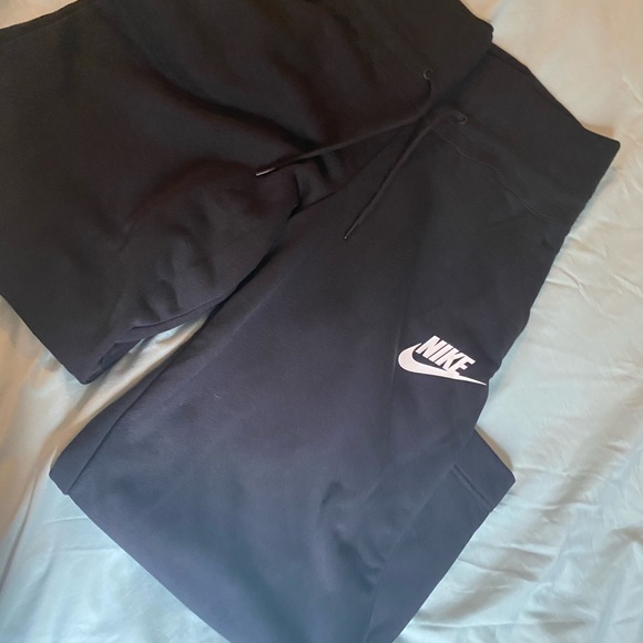 Nike Capri - Picture 5 of 6